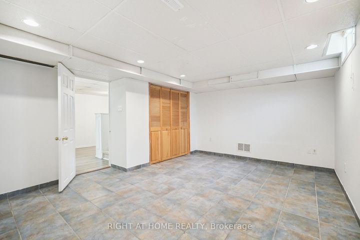 Photo 30 at 309 Amberly Boulevard, Ancaster, Hamilton