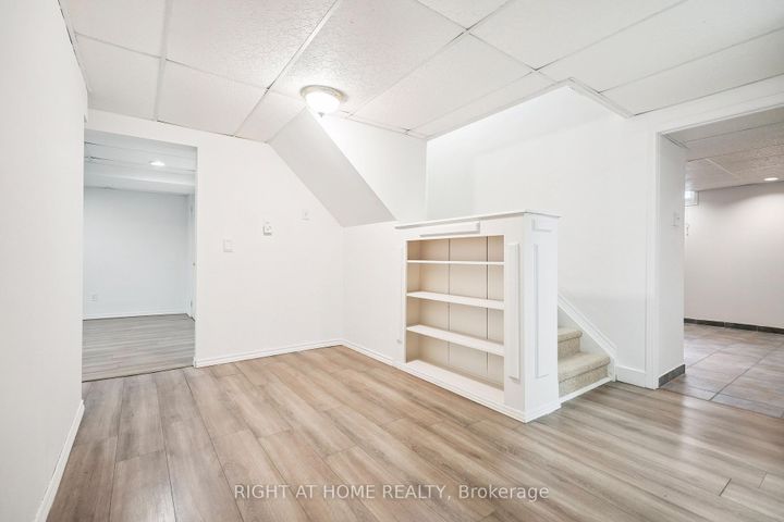 Photo 32 at 309 Amberly Boulevard, Ancaster, Hamilton