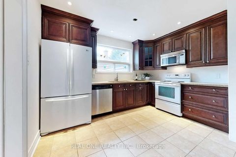 Photo 6 at 433 Fernleigh Circle S, Crosby, Richmond Hill