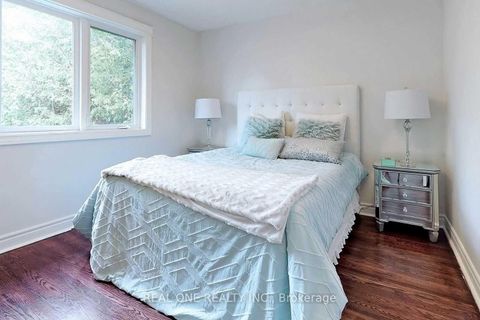 Photo 8 at 433 Fernleigh Circle S, Crosby, Richmond Hill
