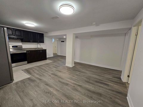 Photo 10 at 433 Fernleigh Circle S, Crosby, Richmond Hill