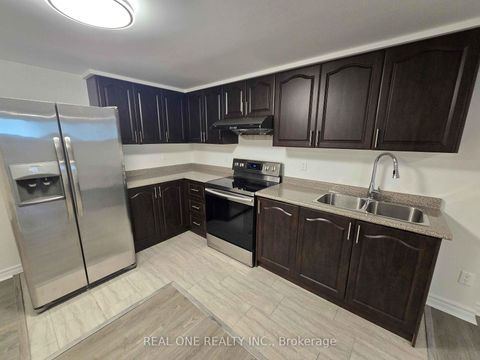 Photo 11 at 433 Fernleigh Circle S, Crosby, Richmond Hill