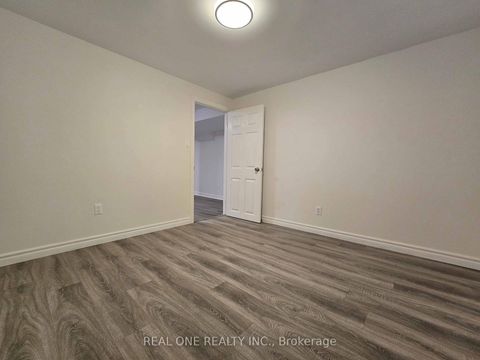 Photo 13 at 433 Fernleigh Circle S, Crosby, Richmond Hill