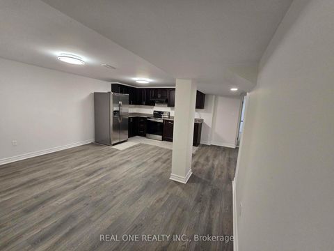 Photo 15 at 433 Fernleigh Circle S, Crosby, Richmond Hill