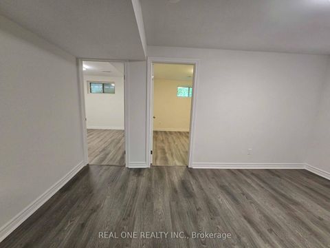 Photo 17 at 433 Fernleigh Circle S, Crosby, Richmond Hill