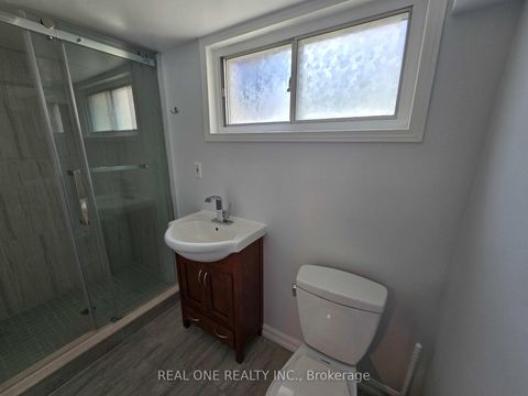 Photo 18 at 433 Fernleigh Circle S, Crosby, Richmond Hill