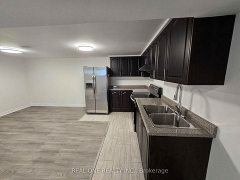 Photo 19 at 433 Fernleigh Circle S, Crosby, Richmond Hill
