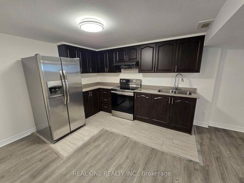 Photo 20 at 433 Fernleigh Circle S, Crosby, Richmond Hill