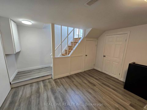 Photo 23 at 433 Fernleigh Circle S, Crosby, Richmond Hill