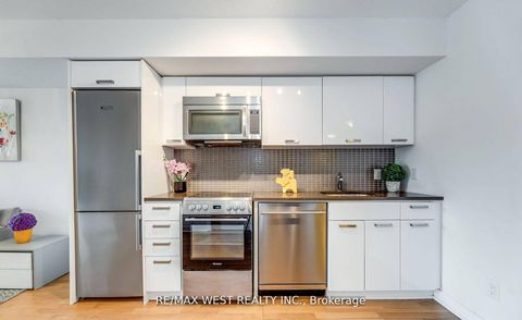 Photo 4 at 802 - 295 Adelaide Street W, Waterfront Communities C1, Toronto