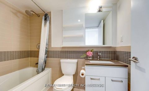 Photo 11 at 802 - 295 Adelaide Street W, Waterfront Communities C1, Toronto