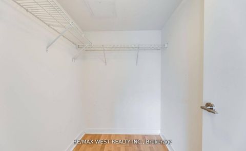Photo 14 at 802 - 295 Adelaide Street W, Waterfront Communities C1, Toronto