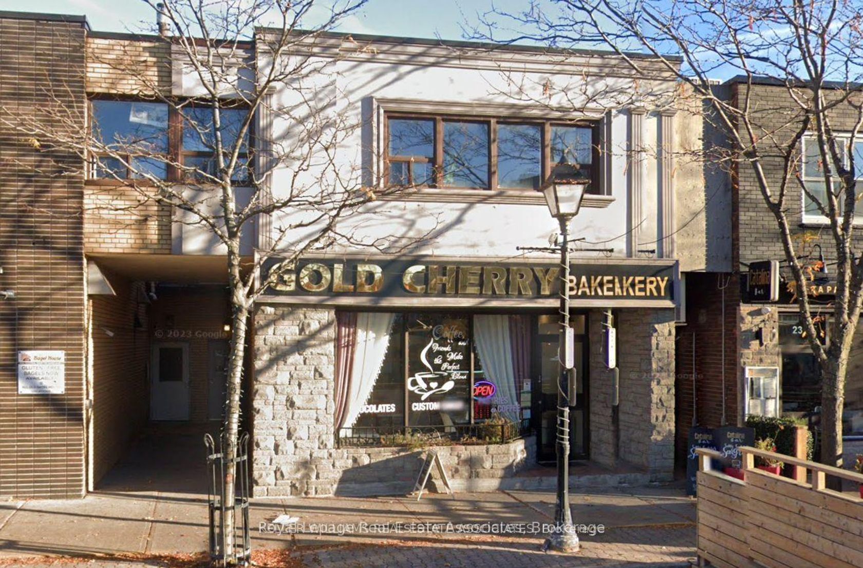 233 Lakeshore Road E, Port Credit, Mississauga by Loree Meneguzzi Real Estate 233 Lakeshore Road E, Port Credit, Mississauga