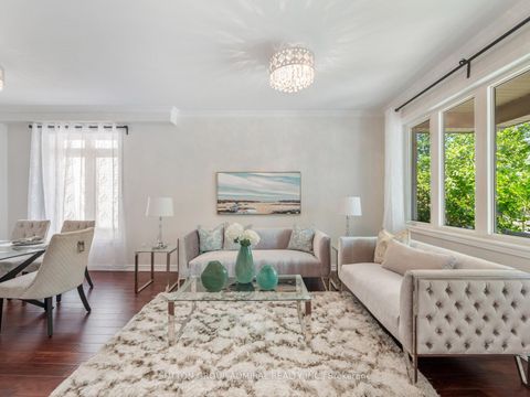 Photo 2 at 10 Auburndale Drive, Patterson, Vaughan