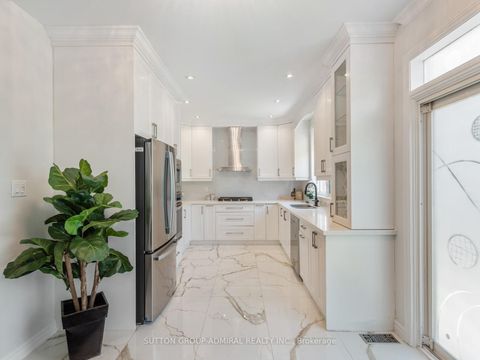 Photo 7 at 10 Auburndale Drive, Patterson, Vaughan