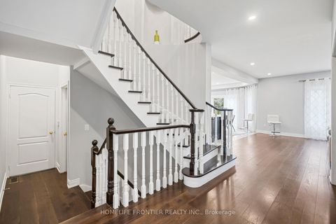 Photo 3 at 7 Edenbrook Crescent, Bayview Hill, Richmond Hill