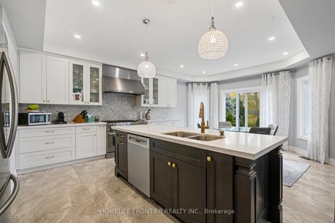 Photo 7 at 7 Edenbrook Crescent, Bayview Hill, Richmond Hill