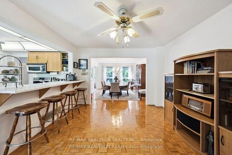 Photo 11 at 41 Bloomfield Trail, Oak Ridges, Richmond Hill