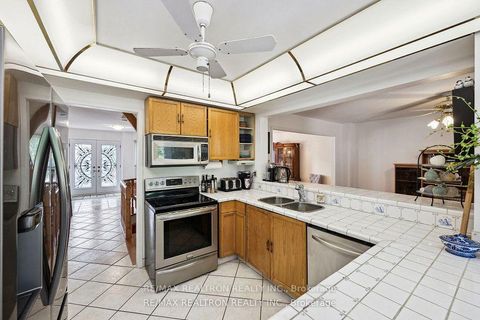 Photo 12 at 41 Bloomfield Trail, Oak Ridges, Richmond Hill