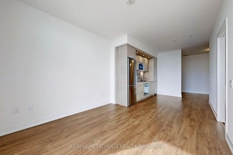 Photo 7 at 638 - 20 Inn On The Park Drive, Don Mills, Toronto