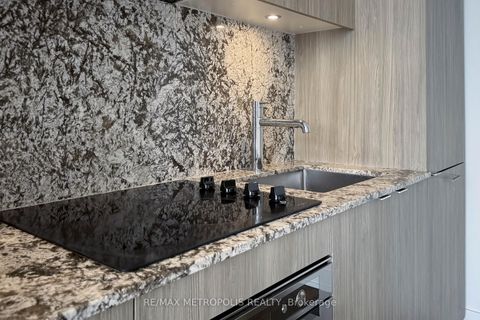 Photo 14 at 638 - 20 Inn On The Park Drive, Don Mills, Toronto