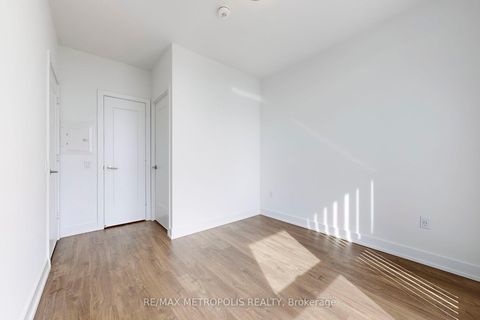 Photo 17 at 638 - 20 Inn On The Park Drive, Don Mills, Toronto