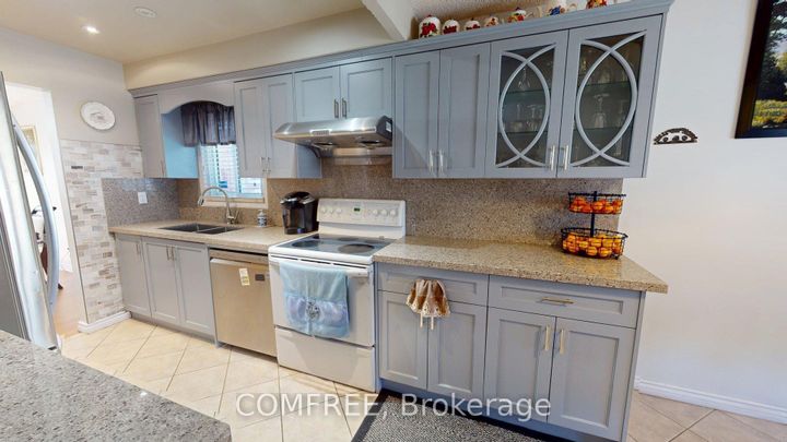 Photo 1 at 17 Ashurst Crescent, Madoc, Brampton