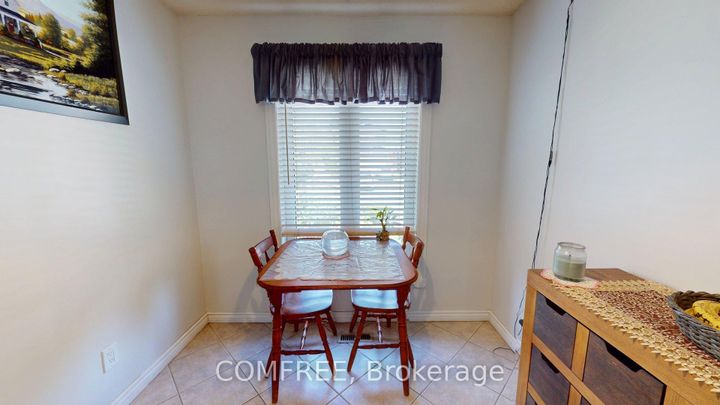 Photo 2 at 17 Ashurst Crescent, Madoc, Brampton