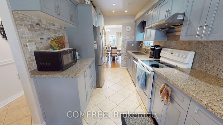 Photo 3 at 17 Ashurst Crescent, Madoc, Brampton