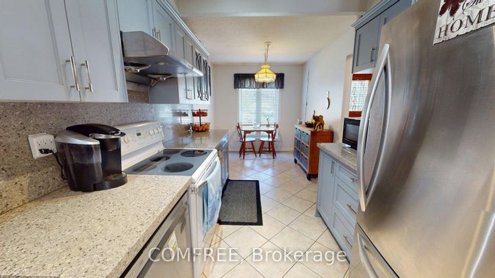 Photo 4 at 17 Ashurst Crescent, Madoc, Brampton