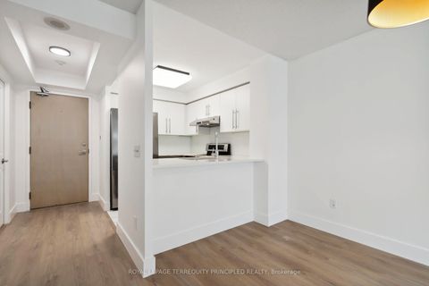 Photo 10 at 418 - 942 Yonge Street, Annex, Toronto