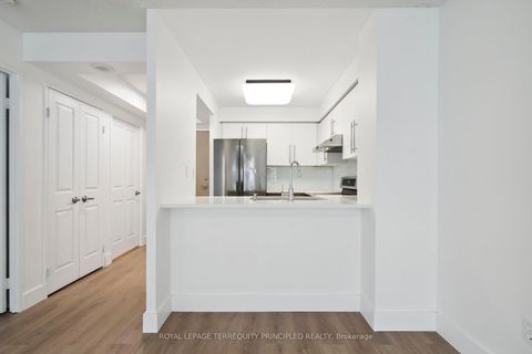 Photo 11 at 418 - 942 Yonge Street, Annex, Toronto