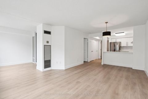 Photo 16 at 418 - 942 Yonge Street, Annex, Toronto Photo 16 at 418 - 942 Yonge Street, Annex, Toronto