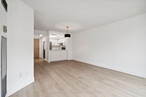 Photo 18 at 418 - 942 Yonge Street, Annex, Toronto Photo 18 at 418 - 942 Yonge Street, Annex, Toronto