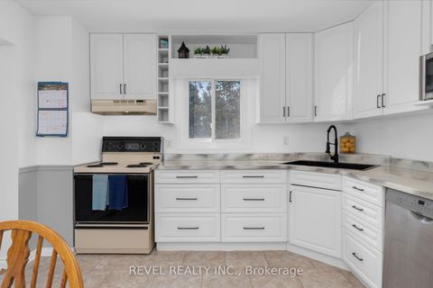 Photo 11 at 70 Lillian Crescent, Sunnidale, Barrie