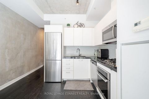 Photo 10 at 206 - 39 Brant Street, Waterfront Communities C1, Toronto