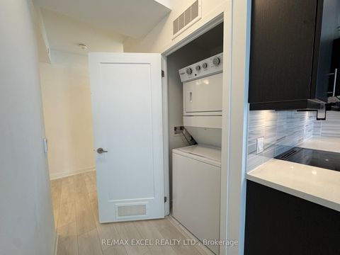 Photo 9 at 1204 - 95 Oneida Crescent, Langstaff, Richmond Hill