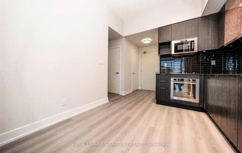 Photo 13 at 406 - 99 The Donway W, Don Mills, Toronto