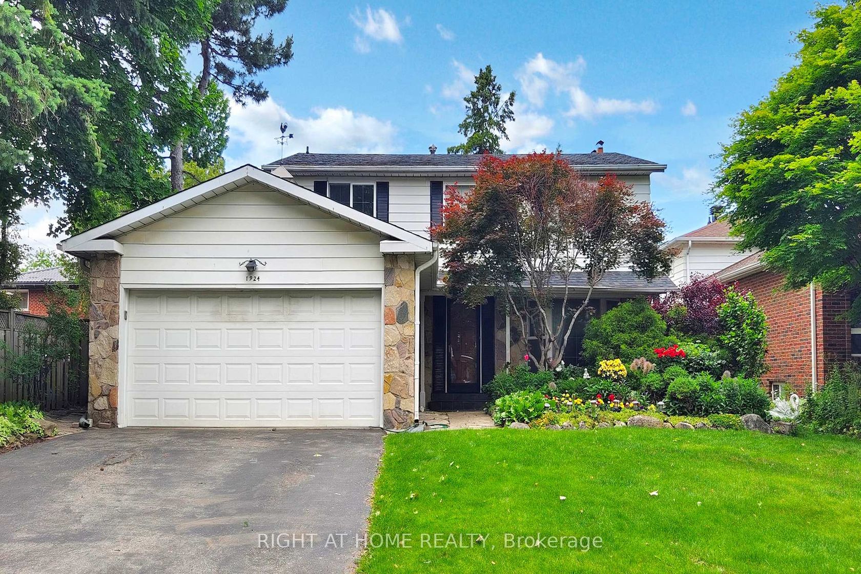 1924 Steepbank Crescent, Applewood, Mississauga 