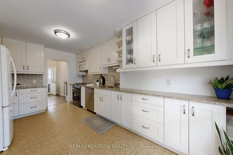 Photo 11 at 87 Valentine Drive, Donalda, Toronto