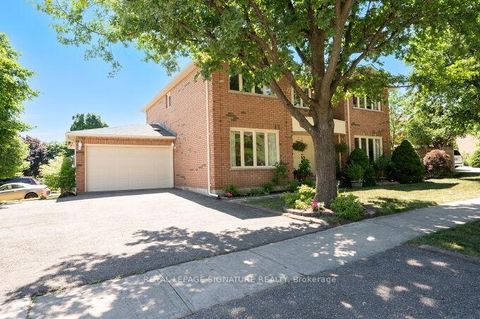 Photo 1 at 2921 Caradoc Lane, CV Clearview, Oakville