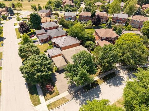 Photo 4 at 2921 Caradoc Lane, CV Clearview, Oakville