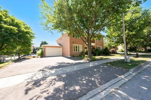 Photo 7 at 2921 Caradoc Lane, CV Clearview, Oakville