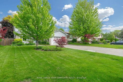 Photo 3 at 79 Mayvern Crescent, North Richvale, Richmond Hill