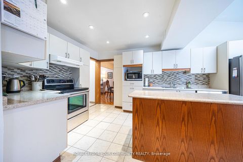 Photo 10 at 79 Mayvern Crescent, North Richvale, Richmond Hill