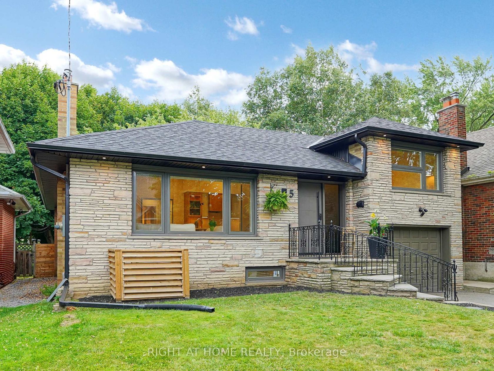 5 Mattice Road, City Centre West, Toronto 