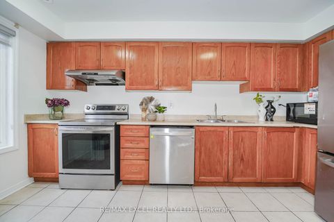 Photo 7 at 4 - 2784 Eglinton Avenue E, Eglinton East, Toronto