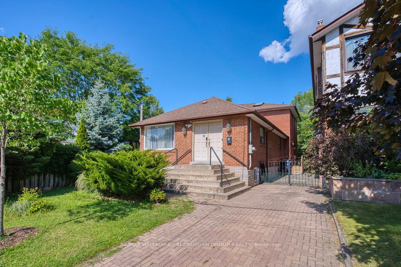 185 Durant Avenue, East York, Toronto by Loree Meneguzzi Real Estate 185 Durant Avenue, East York, Toronto