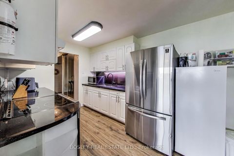 Photo 13 at 1409 - 61 Richview Road, Humber Heights, Toronto