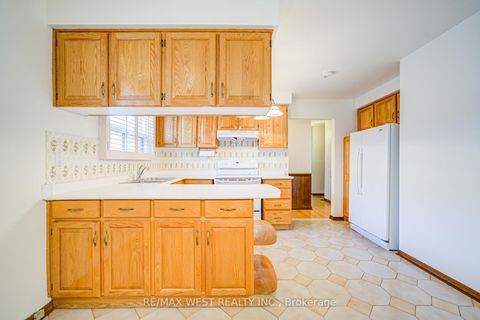 Photo 15 at 85 Downsview Avenue, CFB, Toronto